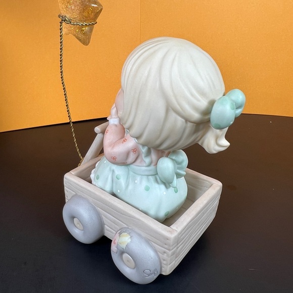 Precious Moments 1999 “Wishing You a World of Peace” C0019 Symbol of Membership - Picture 12 of 13